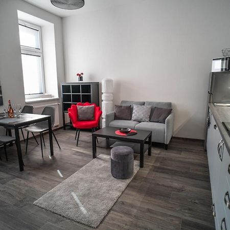 Apartmanovy Dum Sklipek ทรุตนอฟ ภายนอก รูปภาพ