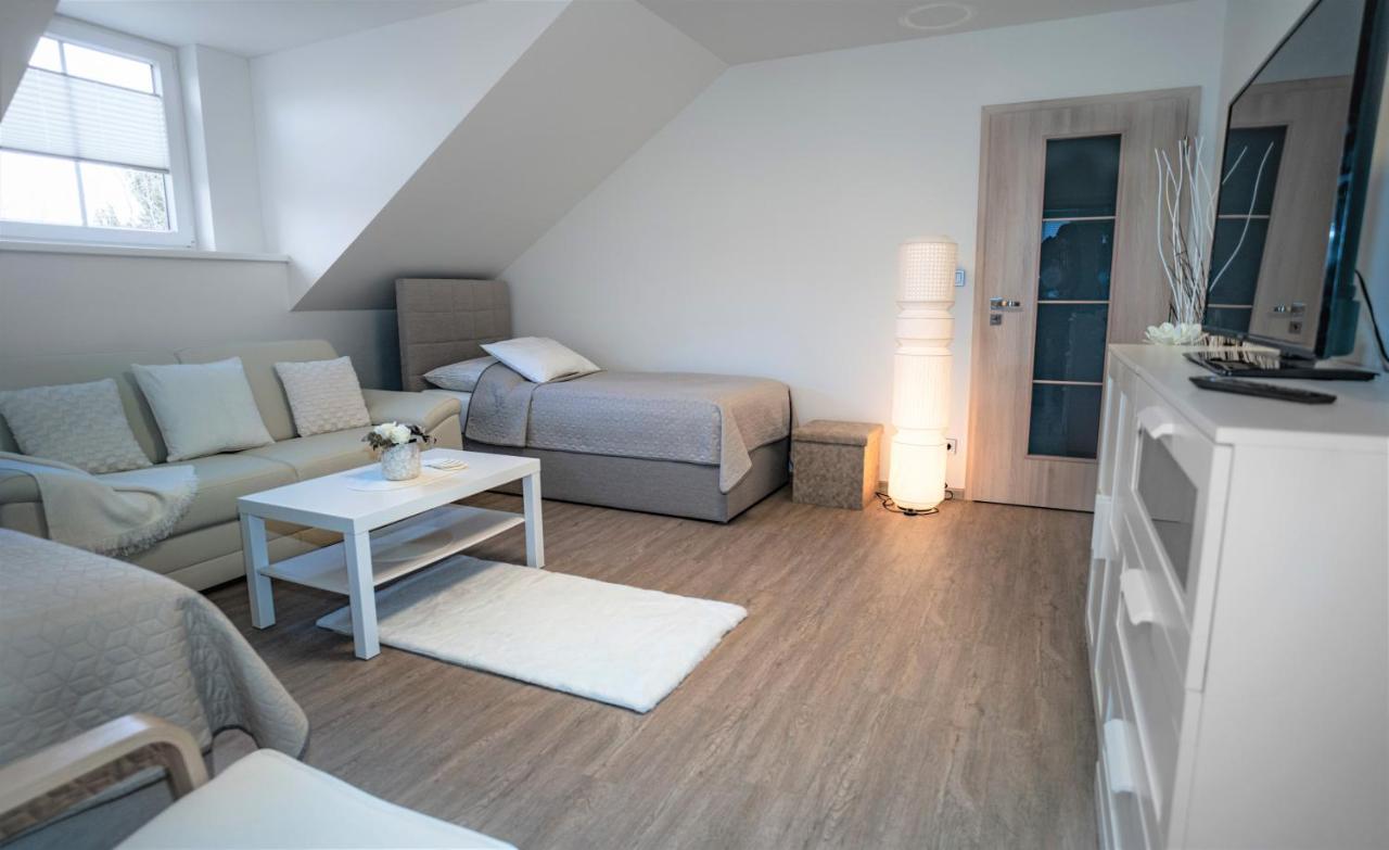 Apartmanovy Dum Sklipek ทรุตนอฟ ภายนอก รูปภาพ