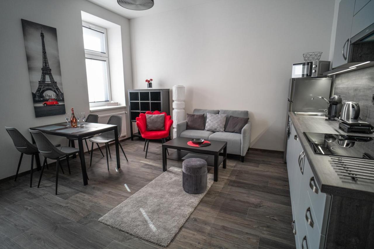 Apartmanovy Dum Sklipek ทรุตนอฟ ภายนอก รูปภาพ