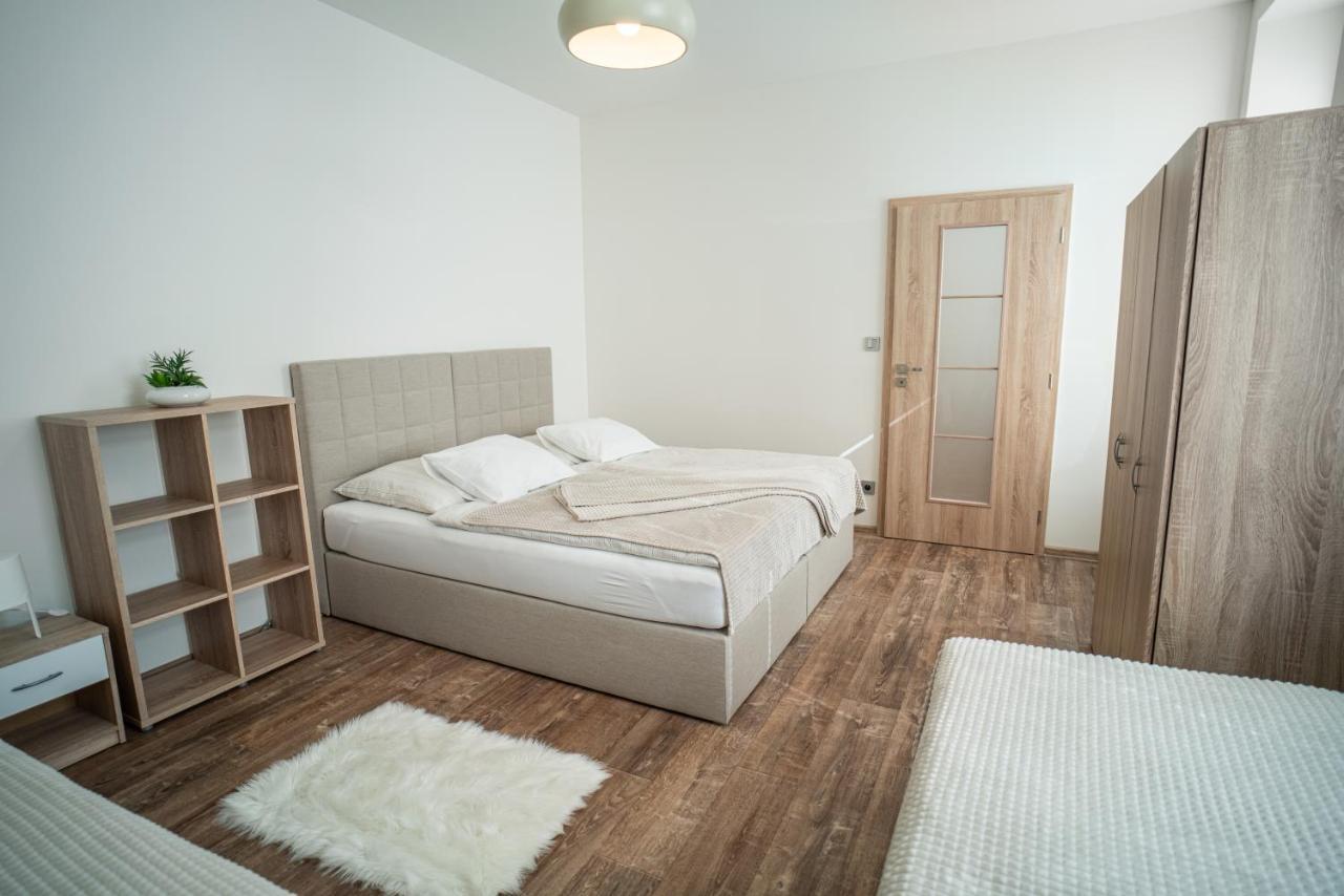 Apartmanovy Dum Sklipek ทรุตนอฟ ภายนอก รูปภาพ