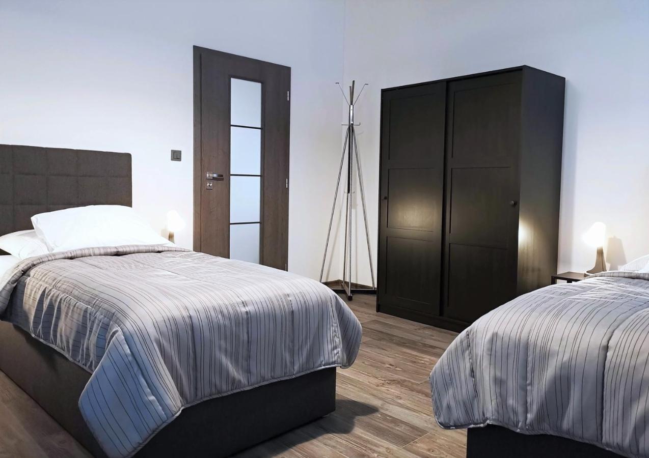 Apartmanovy Dum Sklipek ทรุตนอฟ ภายนอก รูปภาพ