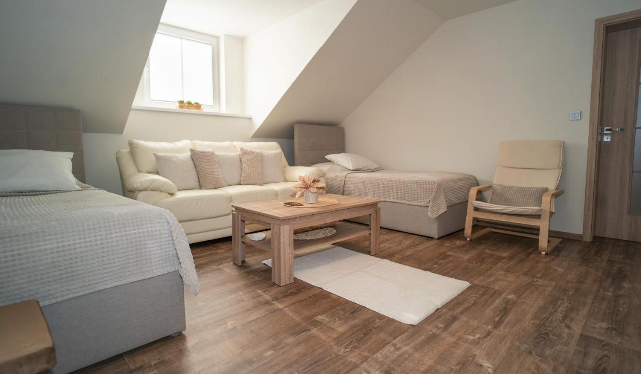 Apartmanovy Dum Sklipek ทรุตนอฟ ภายนอก รูปภาพ