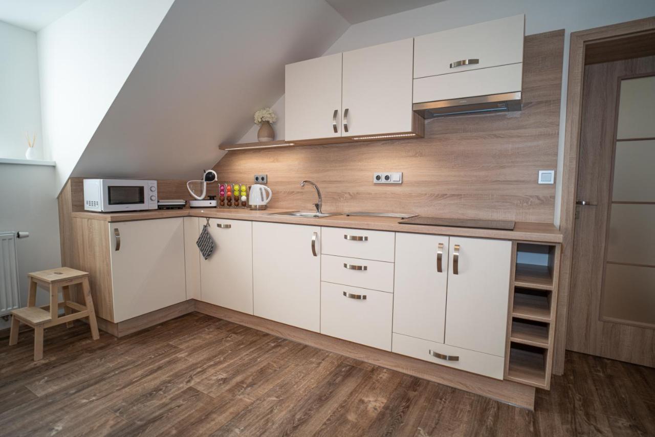 Apartmanovy Dum Sklipek ทรุตนอฟ ภายนอก รูปภาพ