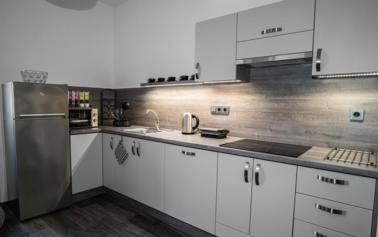 Apartmanovy Dum Sklipek ทรุตนอฟ ภายนอก รูปภาพ