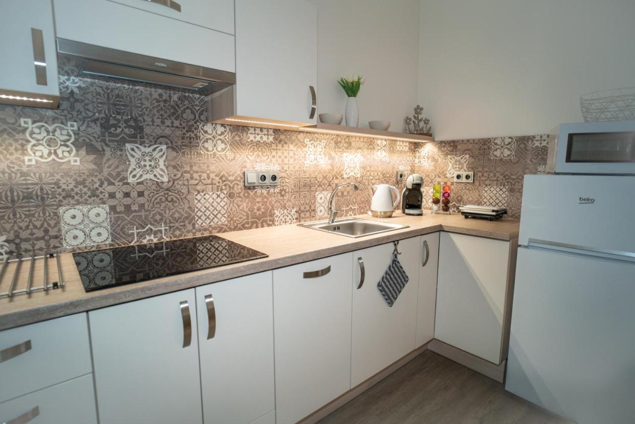 Apartmanovy Dum Sklipek ทรุตนอฟ ภายนอก รูปภาพ