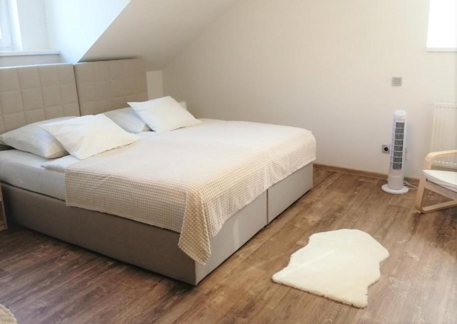 Apartmanovy Dum Sklipek ทรุตนอฟ ภายนอก รูปภาพ