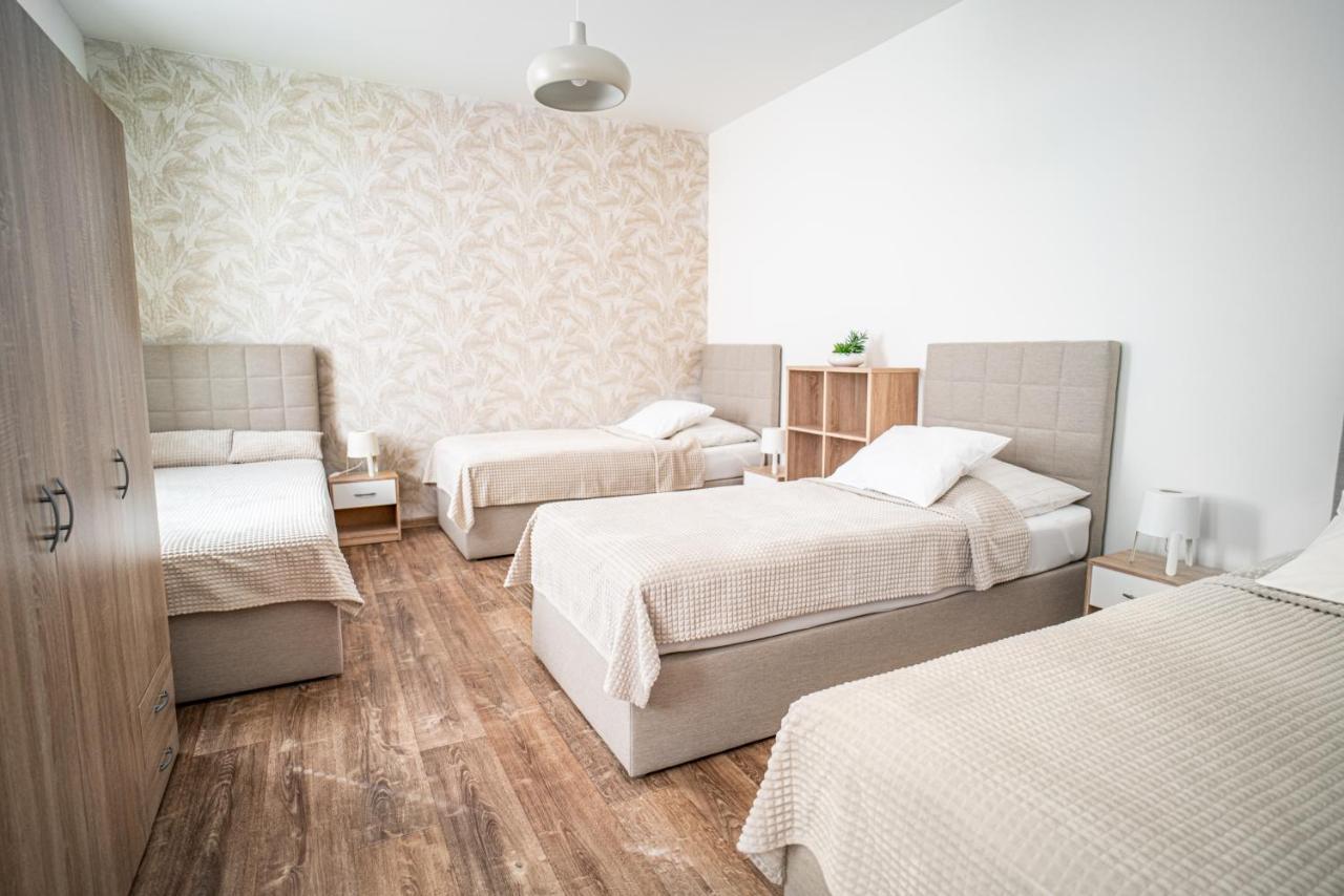 Apartmanovy Dum Sklipek ทรุตนอฟ ภายนอก รูปภาพ