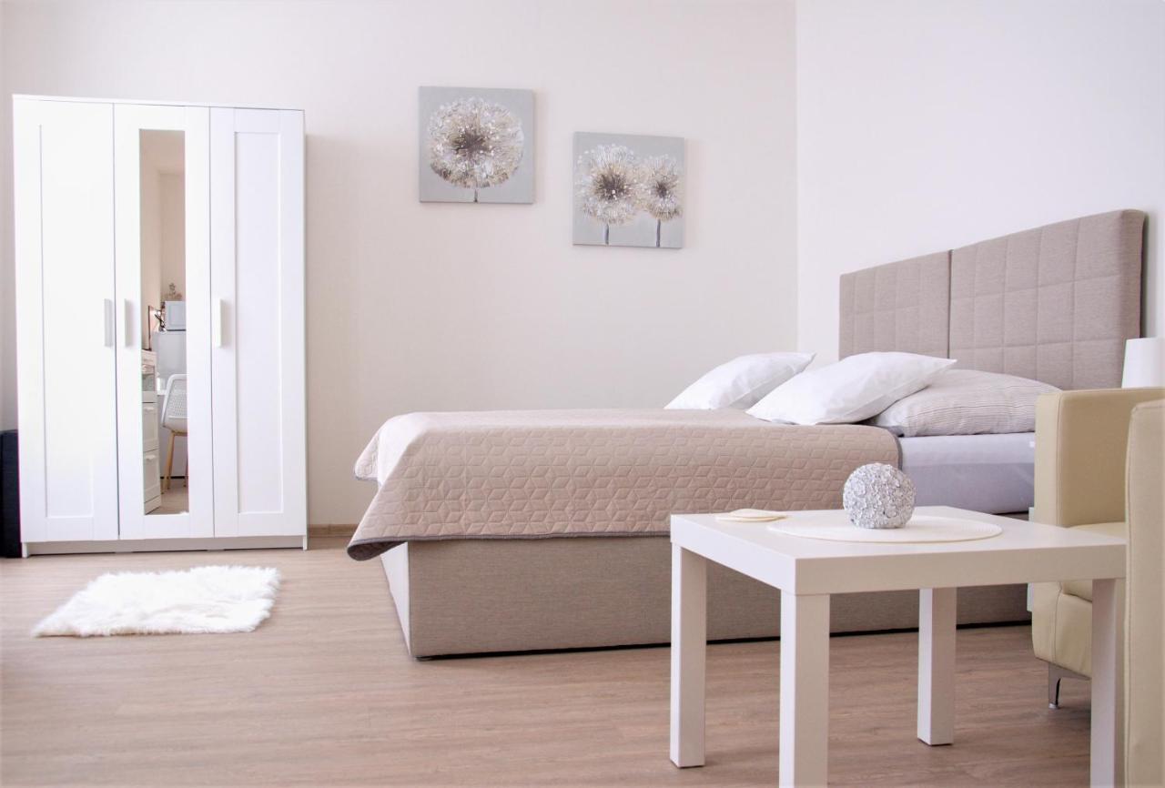 Apartmanovy Dum Sklipek ทรุตนอฟ ภายนอก รูปภาพ