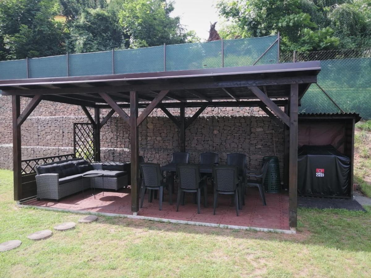 Apartmanovy Dum Sklipek ทรุตนอฟ ภายนอก รูปภาพ