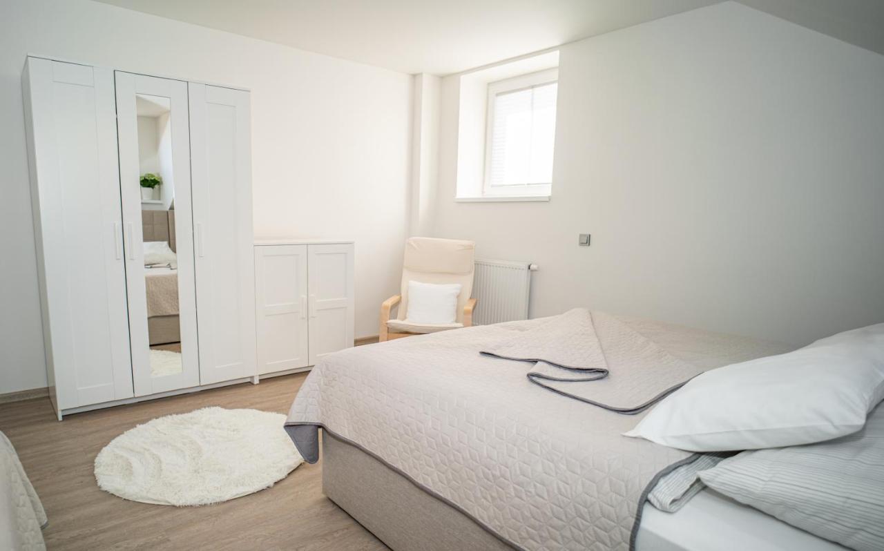 Apartmanovy Dum Sklipek ทรุตนอฟ ภายนอก รูปภาพ
