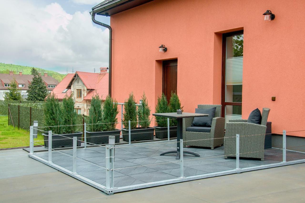 Apartmanovy Dum Sklipek ทรุตนอฟ ภายนอก รูปภาพ