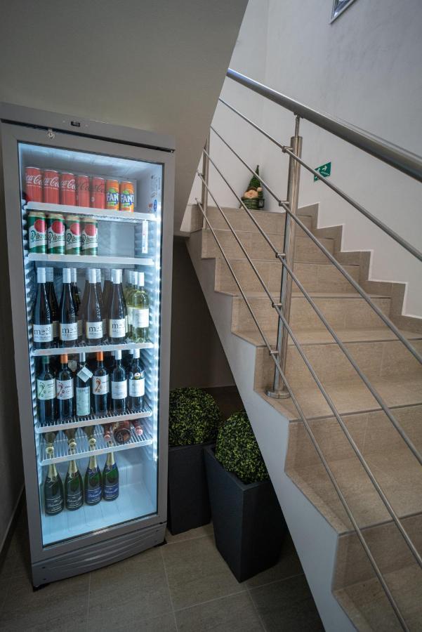 Apartmanovy Dum Sklipek ทรุตนอฟ ภายนอก รูปภาพ