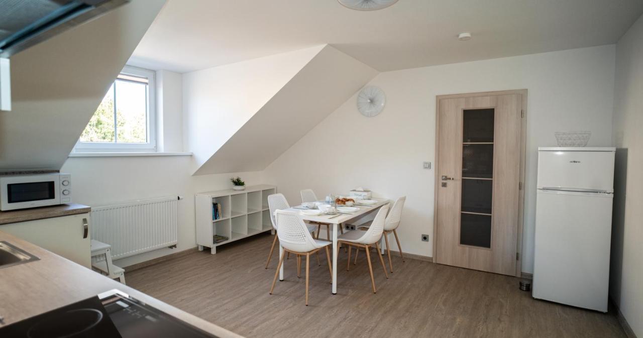 Apartmanovy Dum Sklipek ทรุตนอฟ ภายนอก รูปภาพ