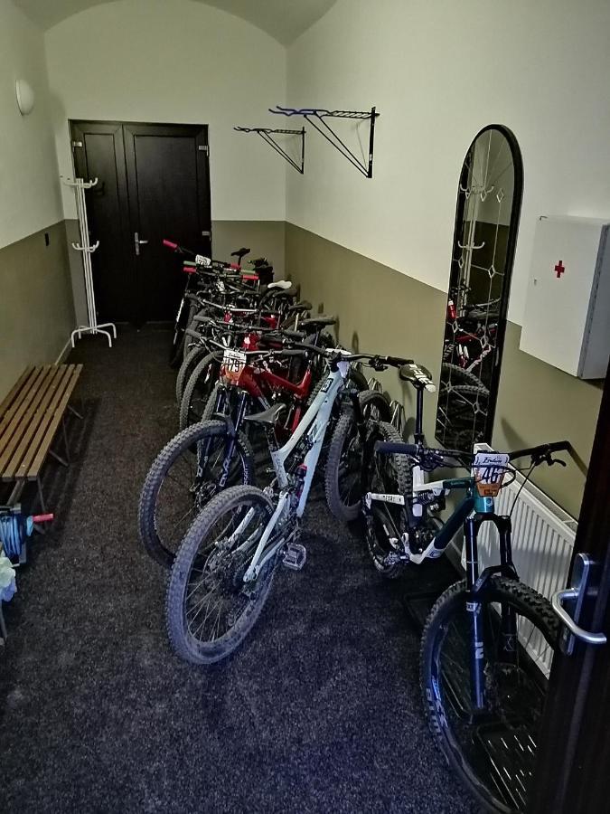 Apartmanovy Dum Sklipek ทรุตนอฟ ภายนอก รูปภาพ