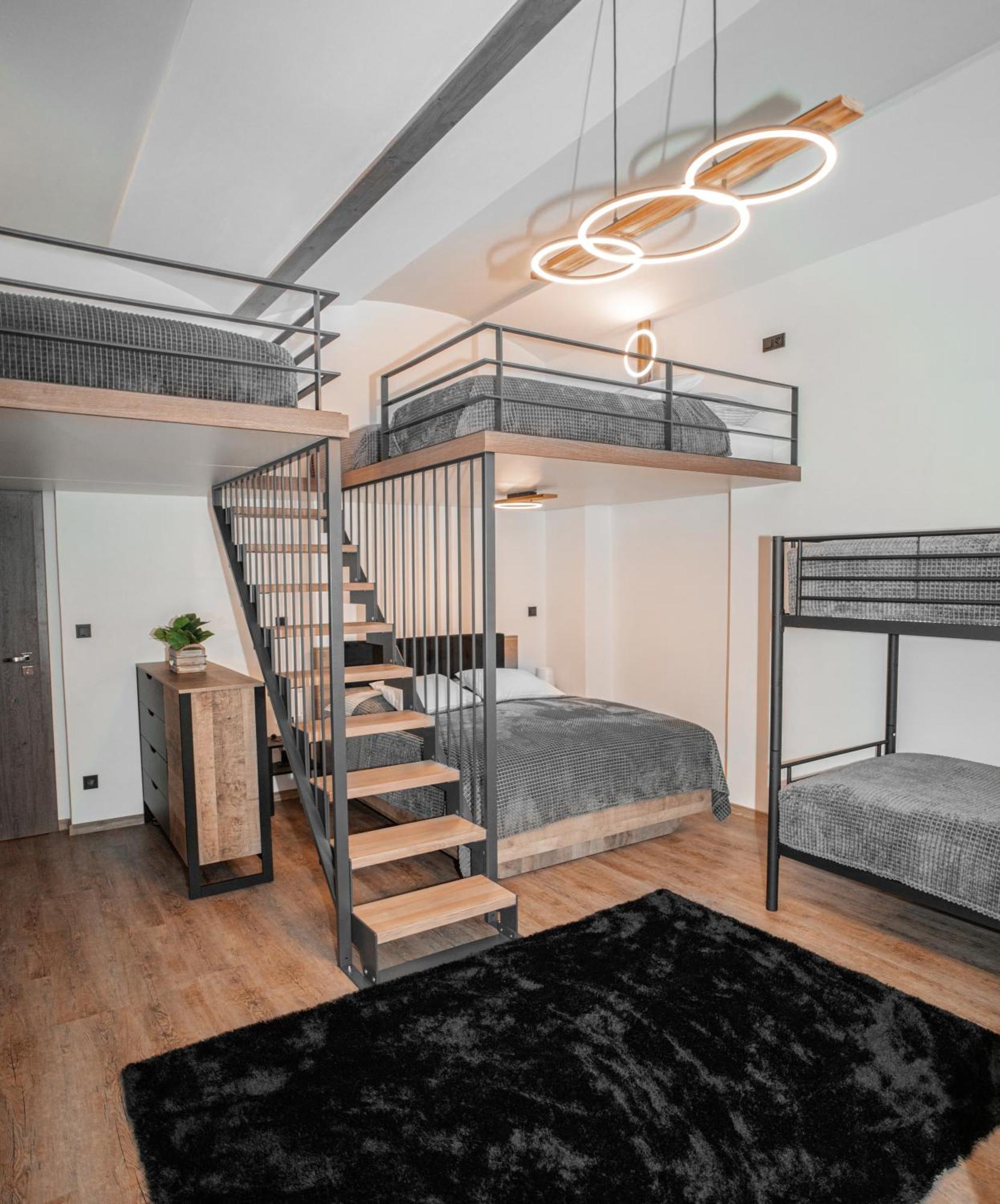 Apartmanovy Dum Sklipek ทรุตนอฟ ภายนอก รูปภาพ
